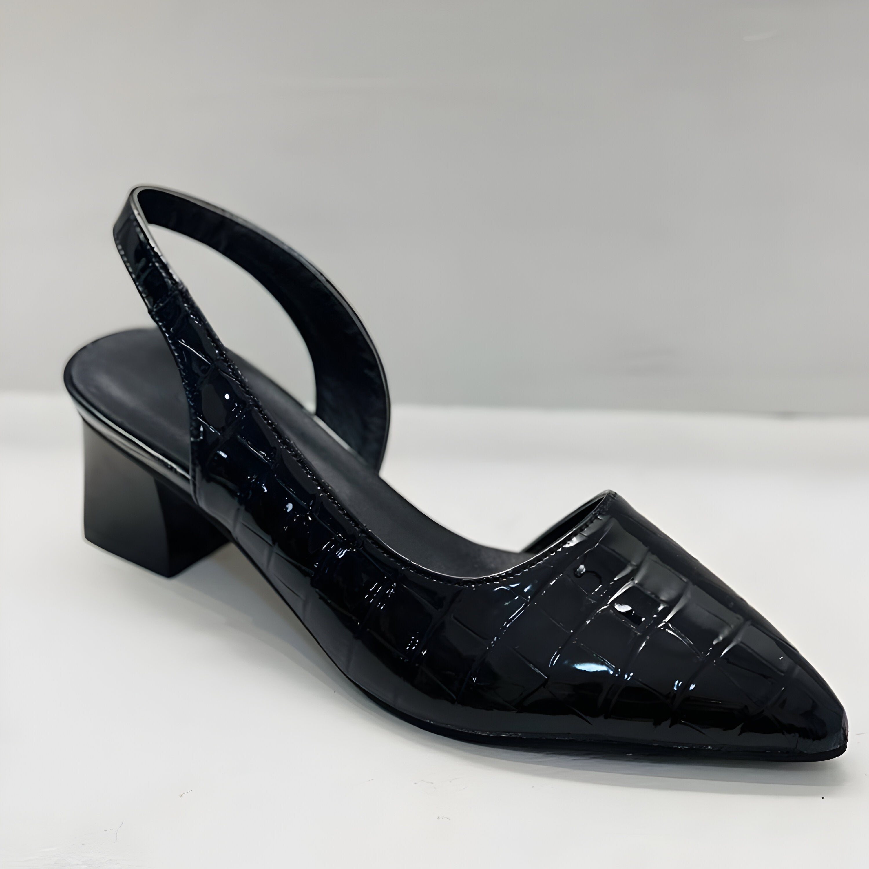 Women orthopedic heels with arch support and cushioned footbed in black