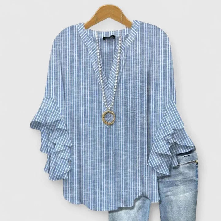 Women floral blouse with ruffled 3/4 sleeves and V-neckline regular fit