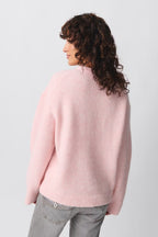 Women's oversized sweater with round neck and balloon sleeves in rose, cream and grey