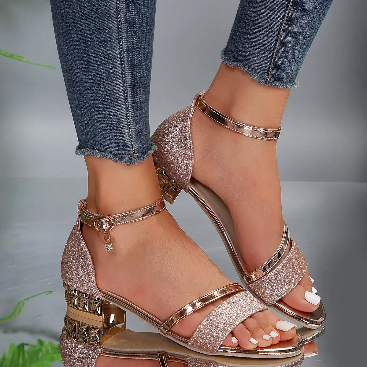 Women orthopedic sandals with adjustable closure and ergonomic insole