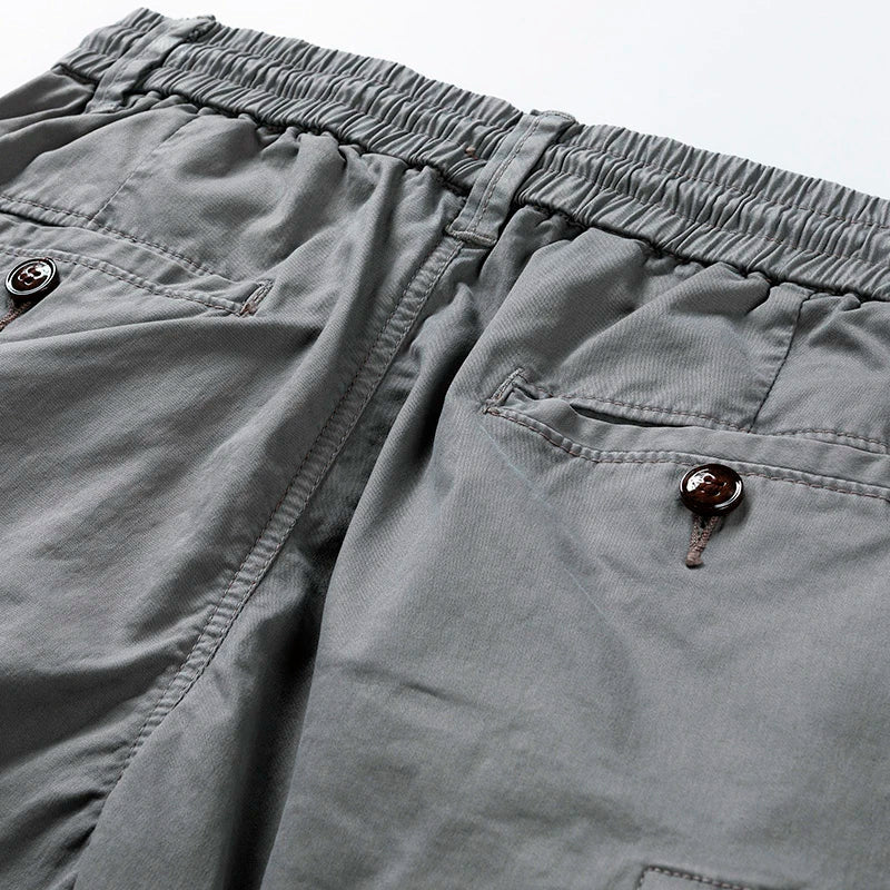 Men's cotton cargo shorts with multi-pocket design in casual style