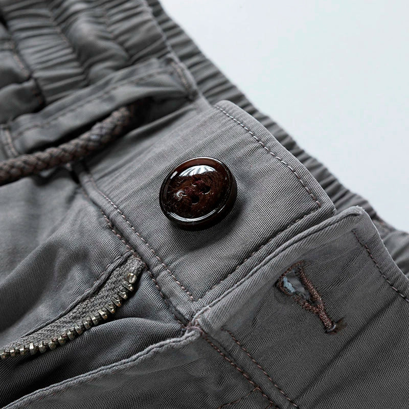 Men's cotton cargo shorts with multi-pocket design in casual style