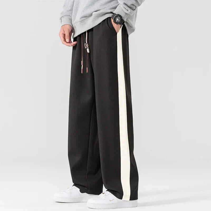 Lounge sweatpants relaxed fit with drawstring waist and deep side pockets