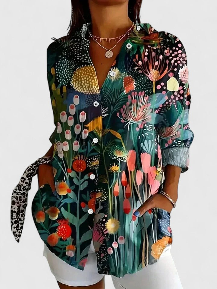 Women's blouse with colorful print and relaxed fit, casual everyday top