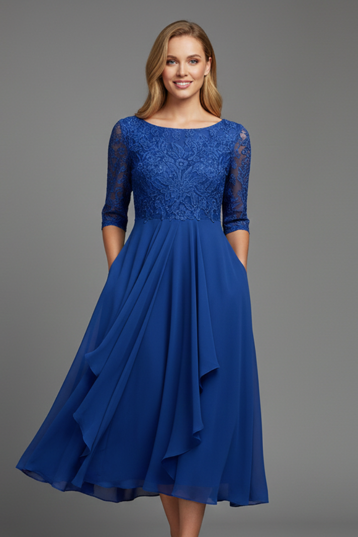 Women's midi dress with round neckline and short sleeves, loose fit, small-scale pattern