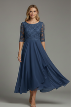 Women's midi dress with round neckline and short sleeves, loose fit, small-scale pattern