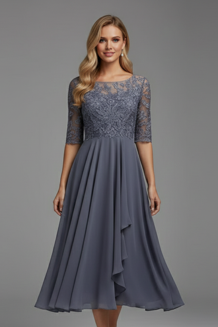 Women's midi dress with round neckline and short sleeves, loose fit, small-scale pattern