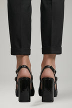 Women's black leather sandals with pointed toe, block heel and buckle closure
