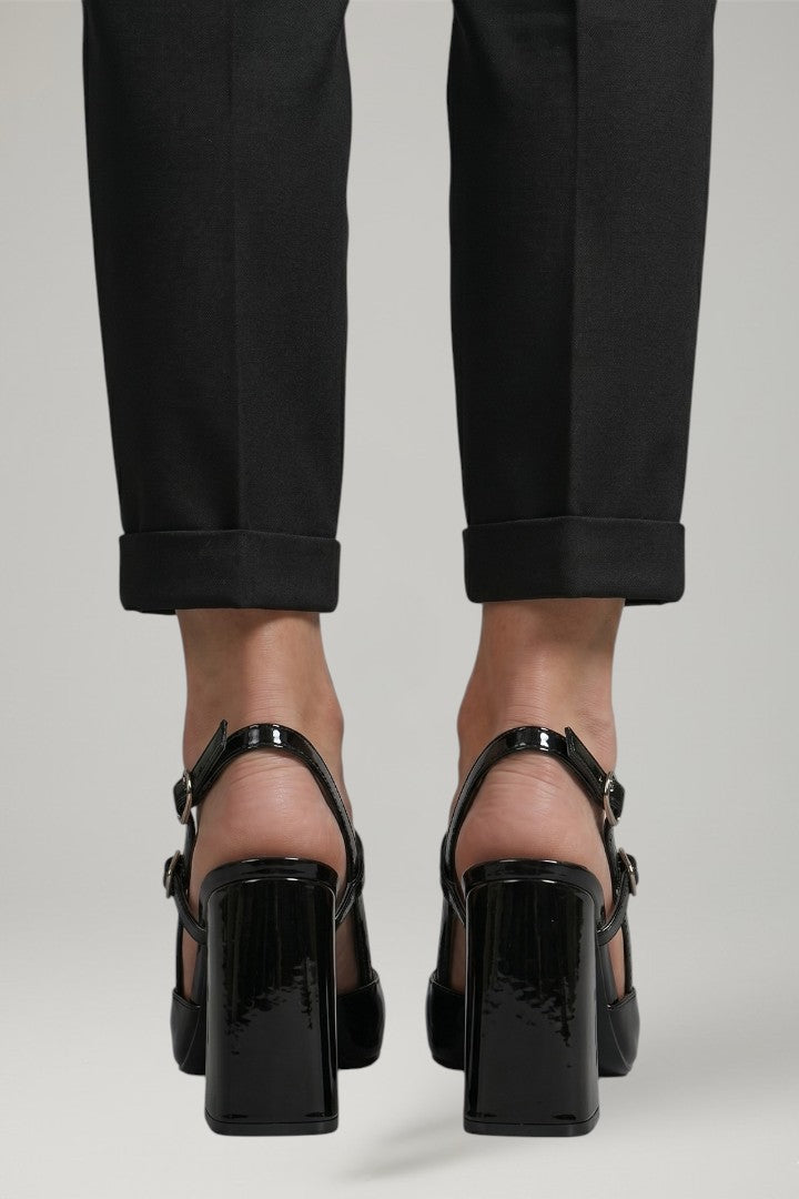 Women's black leather sandals with pointed toe, block heel and buckle closure