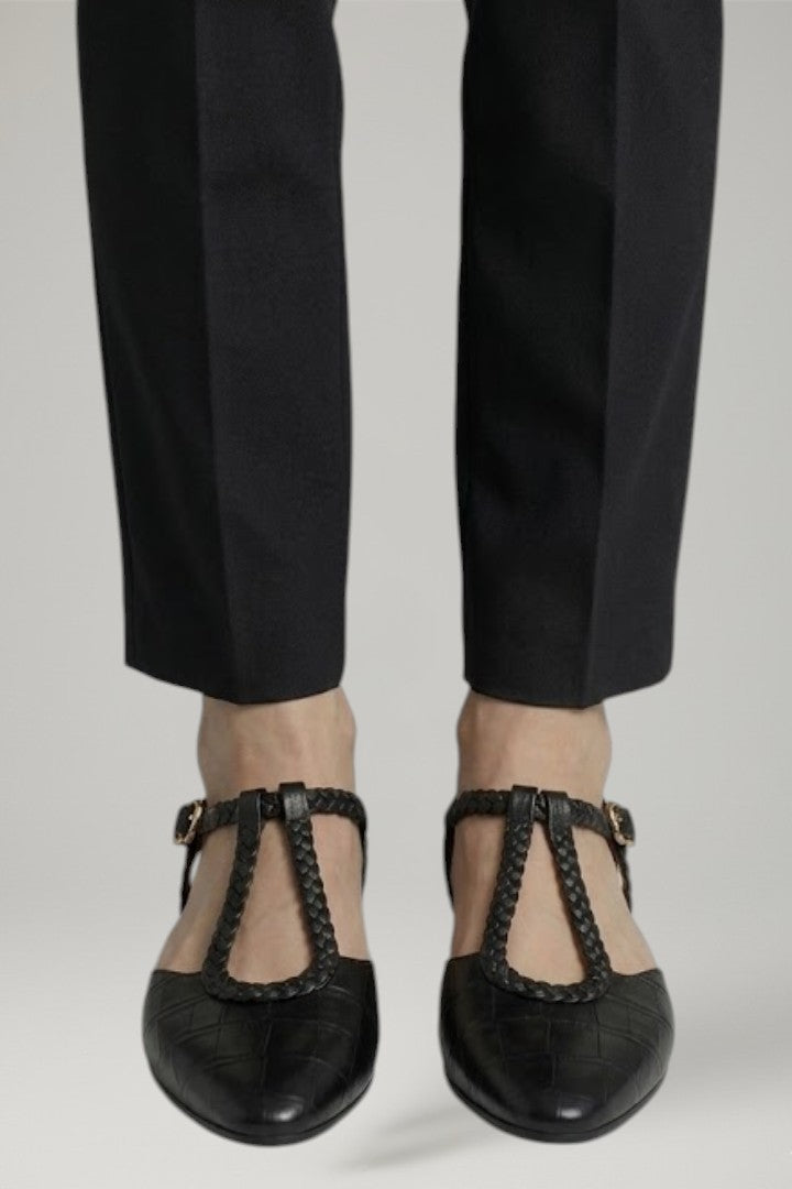 Women leather T-strap flat shoes with metal buckle and rounded toe