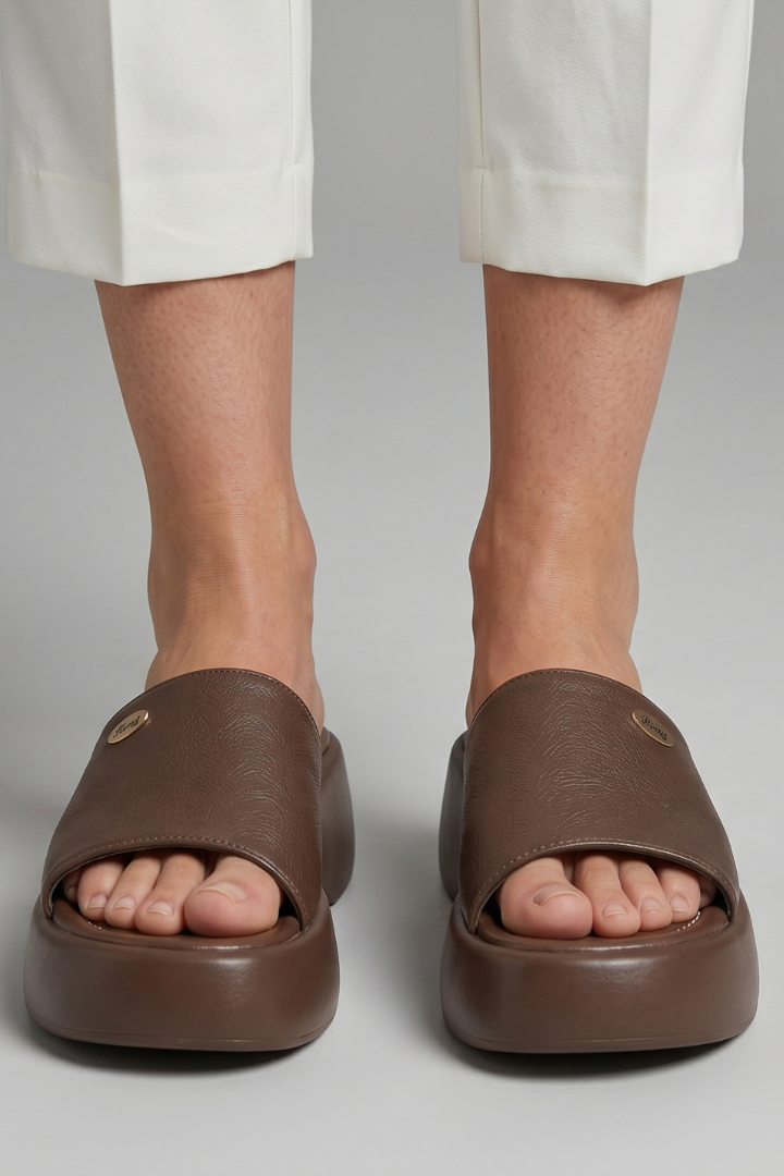 Women open toe platform slippers slip-on with leather-lined interior