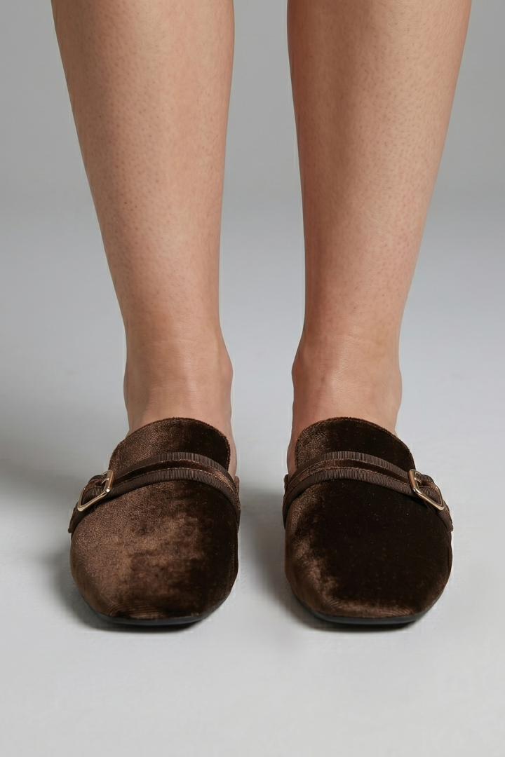 Women's slip-on slippers square toe leather lined fabric upper