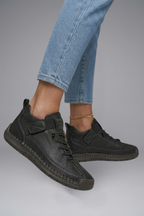 Women's leather trainers with elastic side panels and EVA sole, slip-on sneakers