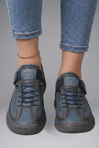 Women's leather trainers with elastic side panels and EVA sole, slip-on sneakers