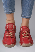 Women's leather trainers with elastic side panels and EVA sole, slip-on sneakers