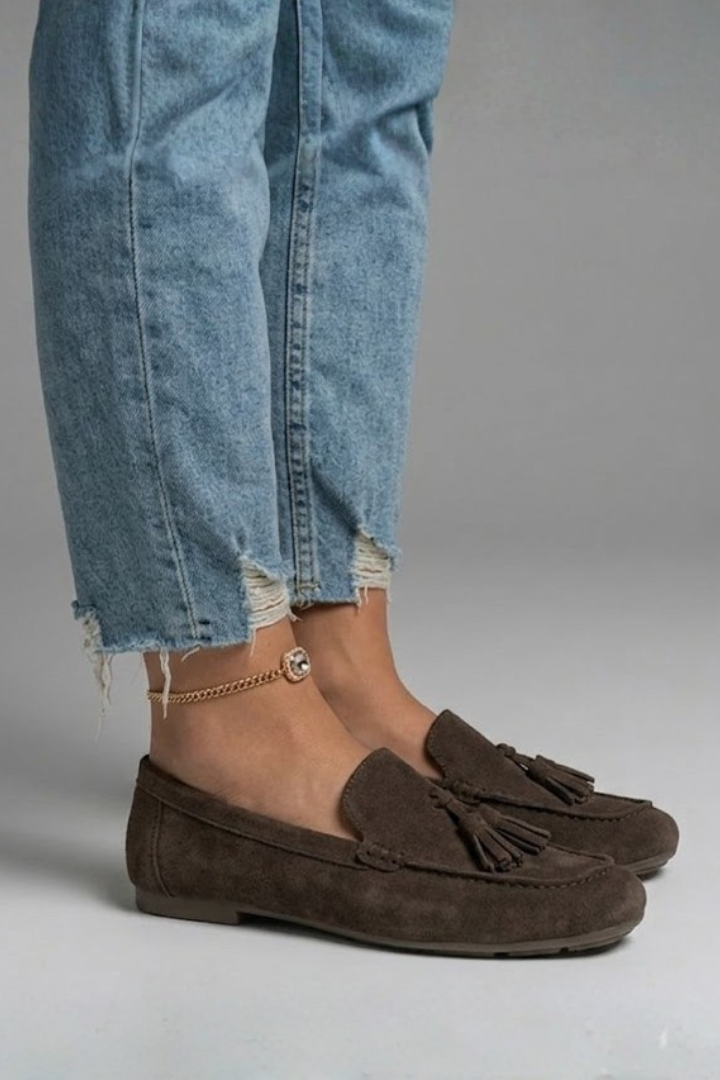Women flat tassel loafers slip-on round toe dark brown