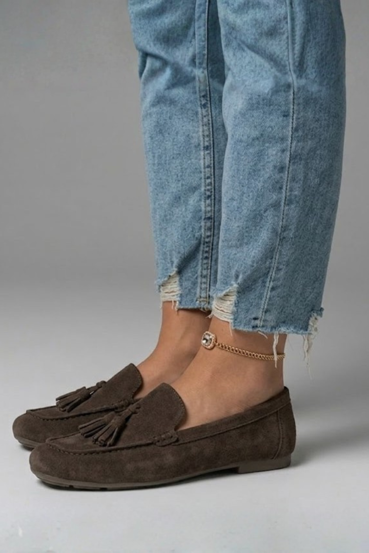 Women flat tassel loafers slip-on round toe dark brown
