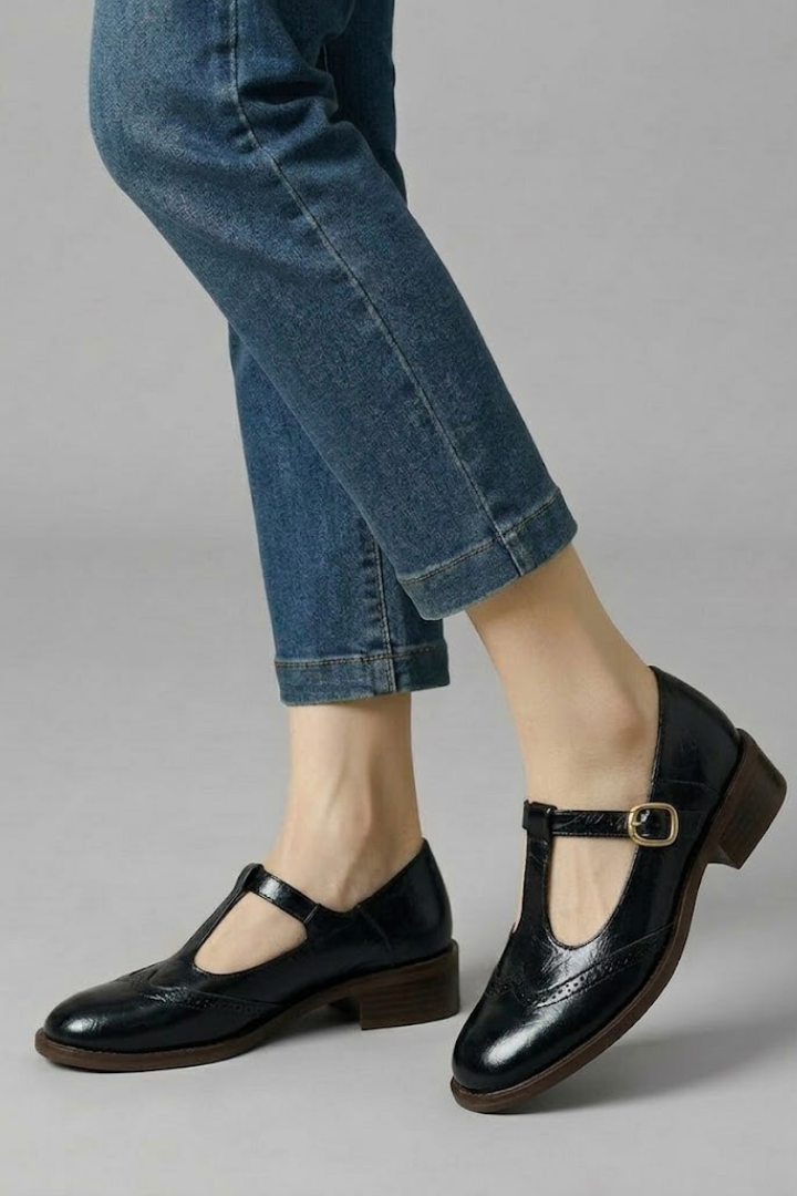 Women Mary Jane flat shoes T-strap buckle with brogue perforated detail