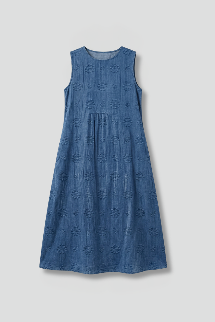 Women's midi dress sleeveless with round neckline, gathered waist and side pockets