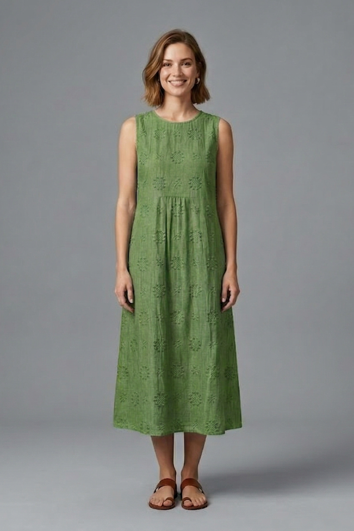 Women's midi dress sleeveless with round neckline, gathered waist and side pockets