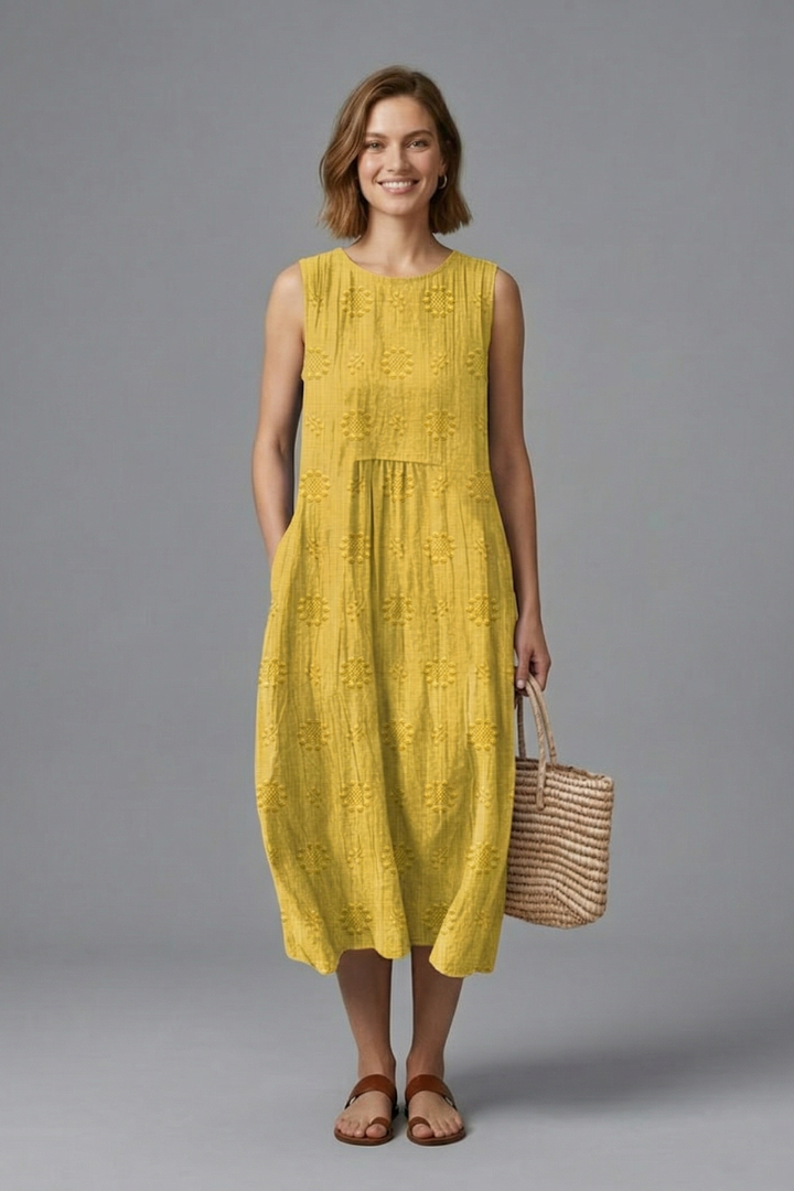 Women's midi dress sleeveless with round neckline, gathered waist and side pockets