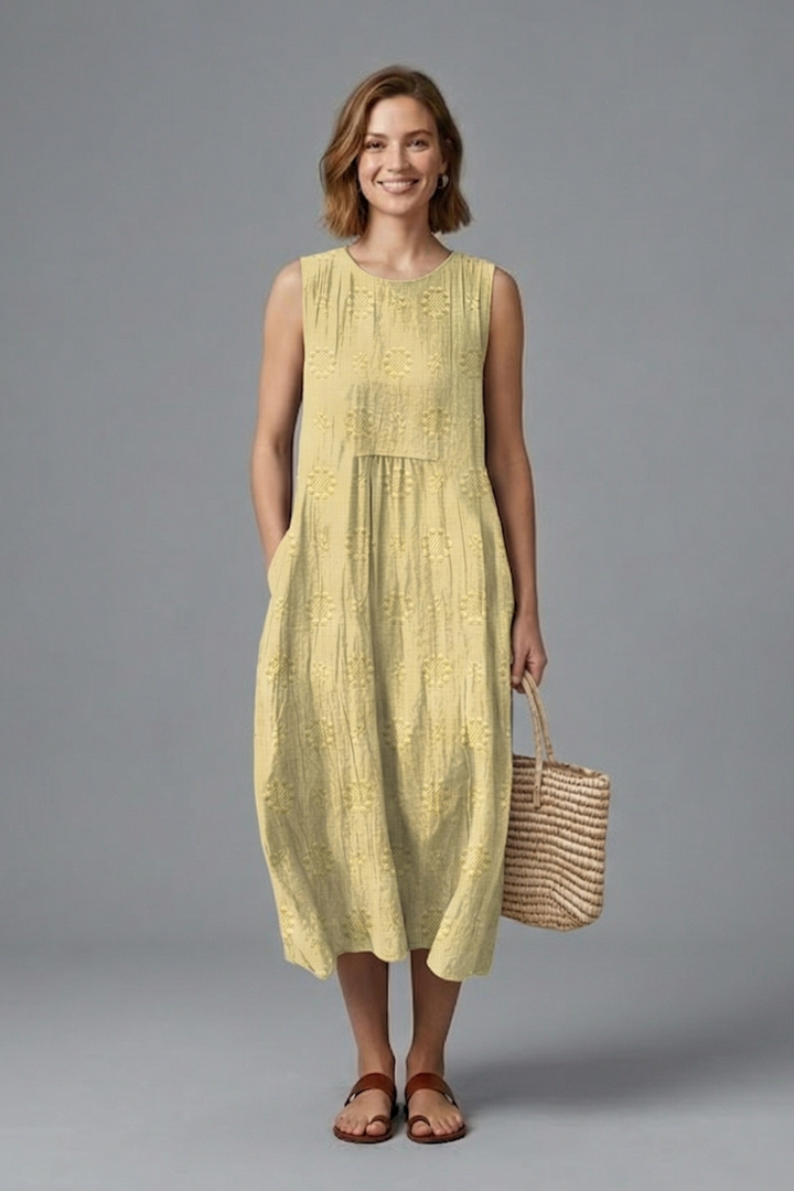 Women's midi dress sleeveless with round neckline, gathered waist and side pockets