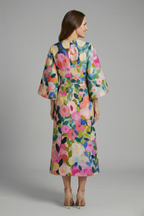 Women's midi dress with round neck and wide sleeves, abstract linear print on textured surface