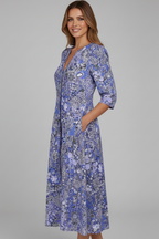Women's midi dress with V-neck, three-quarter sleeves and all-over printed pattern