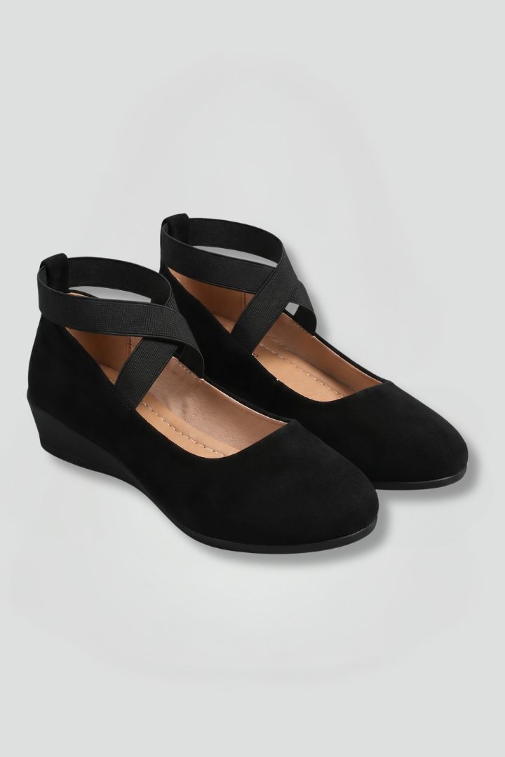 Women's orthopaedic flat shoes slip-on with elastic crisscross straps and low wedge sole