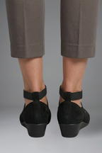 Women's orthopaedic flat shoes slip-on with elastic crisscross straps and low wedge sole