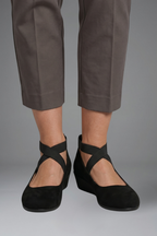 Women's orthopaedic flat shoes slip-on with elastic crisscross straps and low wedge sole
