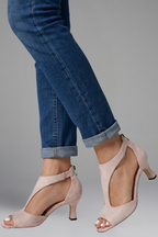 Women's orthopaedic heels with peep toe and cutout side panels, mid heel slip-on style