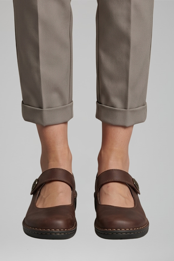Women's orthopaedic Mary Jane flats with strap closure, rounded toe, flat sole