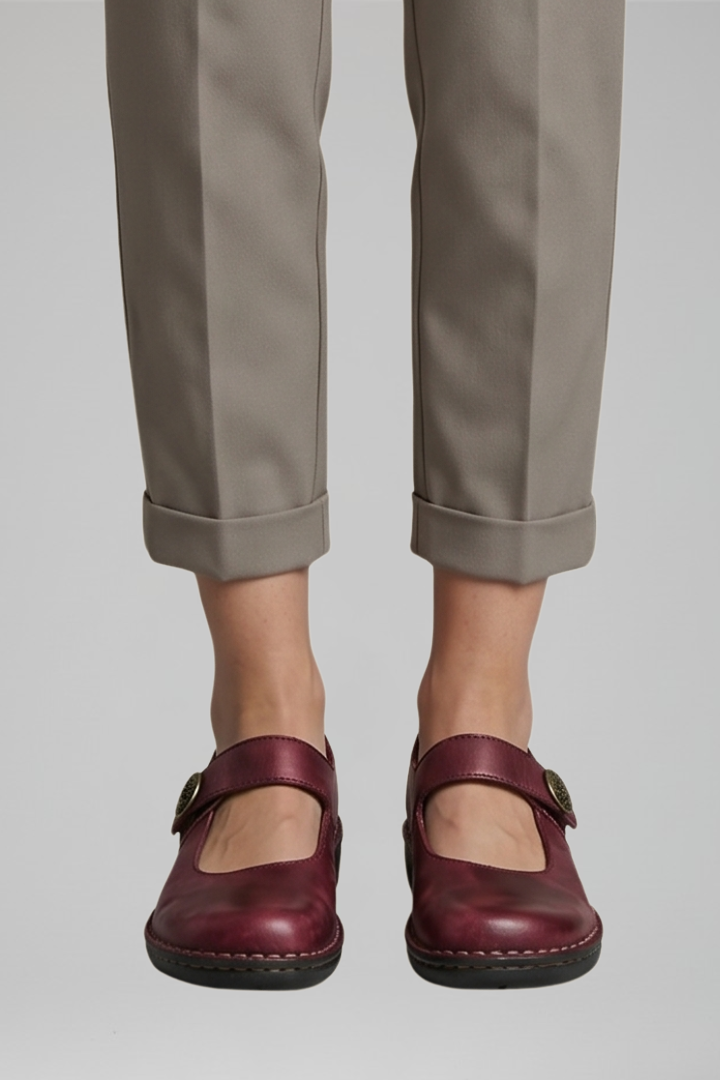 Women's orthopaedic Mary Jane flats with strap closure, rounded toe, flat sole