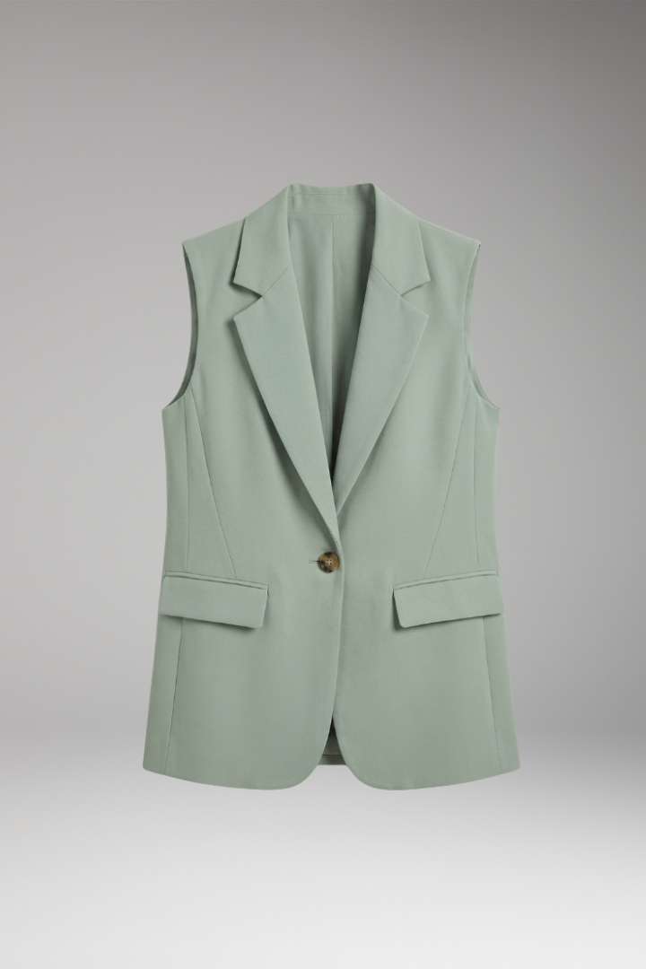 Women's sleeveless blazer with notch collar and flap pockets, structured tailored fit