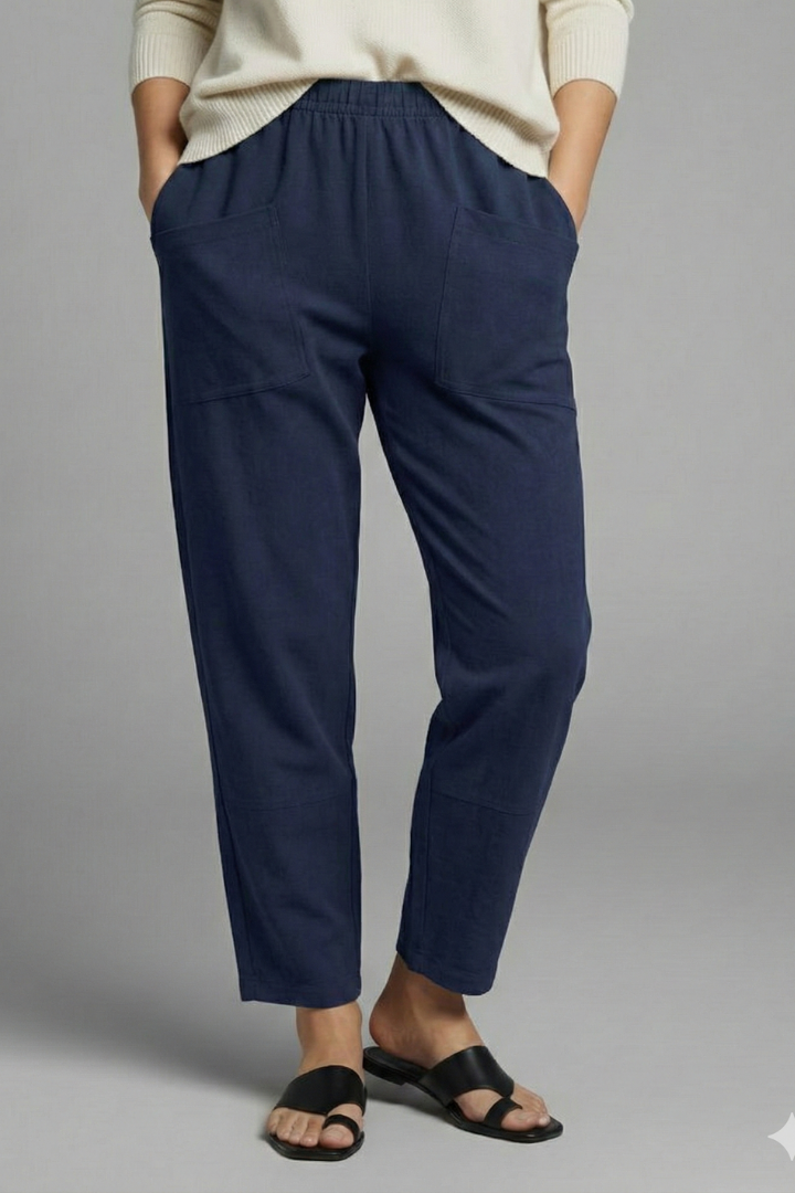 Women's trousers with elastic waist, side pockets and tapered ankle length