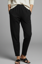 Women's trousers with elastic waist, side pockets and tapered ankle length