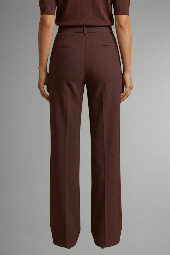 Women's high waist straight leg trousers with pull-on closure and stretch fabric