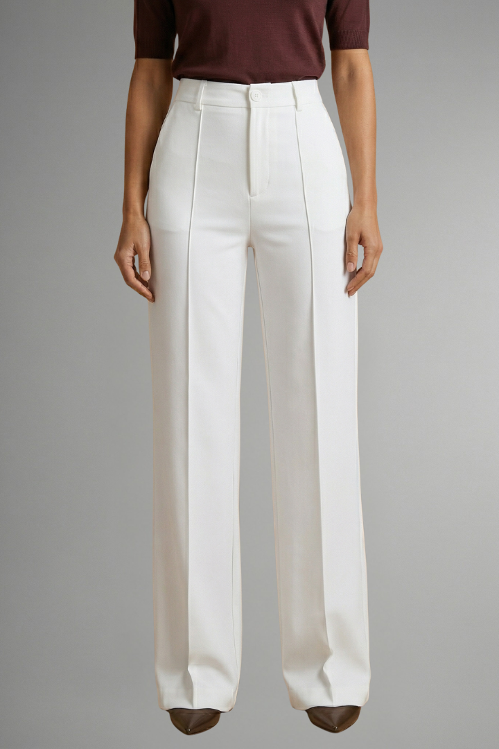 Women's high waist straight leg trousers with pull-on closure and stretch fabric