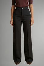 Women's high waist straight leg trousers with pull-on closure and stretch fabric
