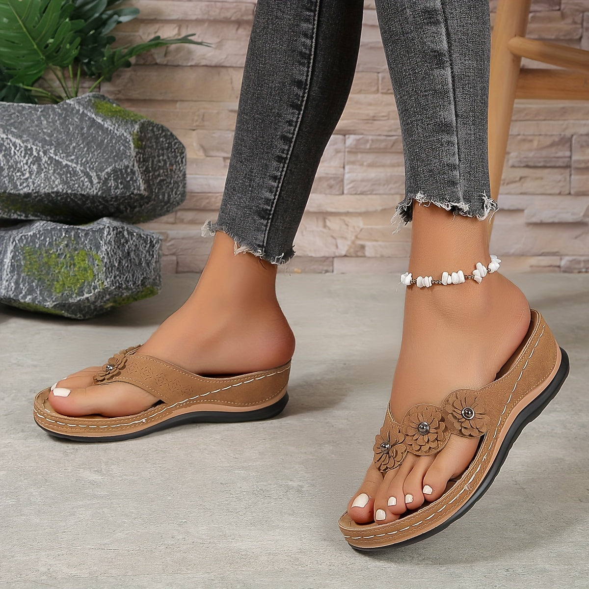 Women's orthopedic sandals with gel sole and wide heel, open toe design