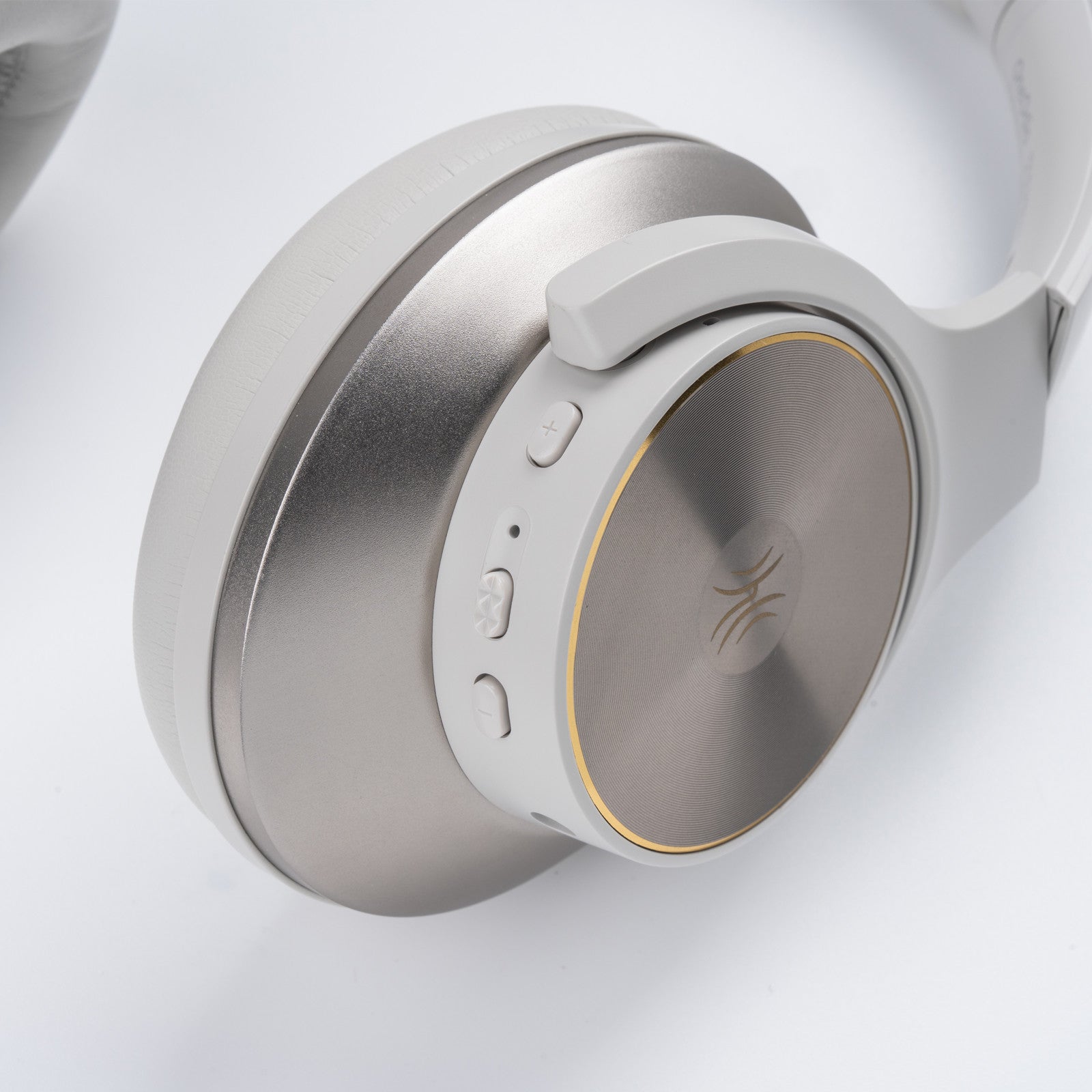 Bluetooth active noise cancelling wireless headphones over-ear with memory foam earcups