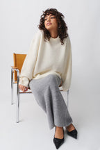 Women's oversized sweater with round neck and balloon sleeves in rose, cream and grey