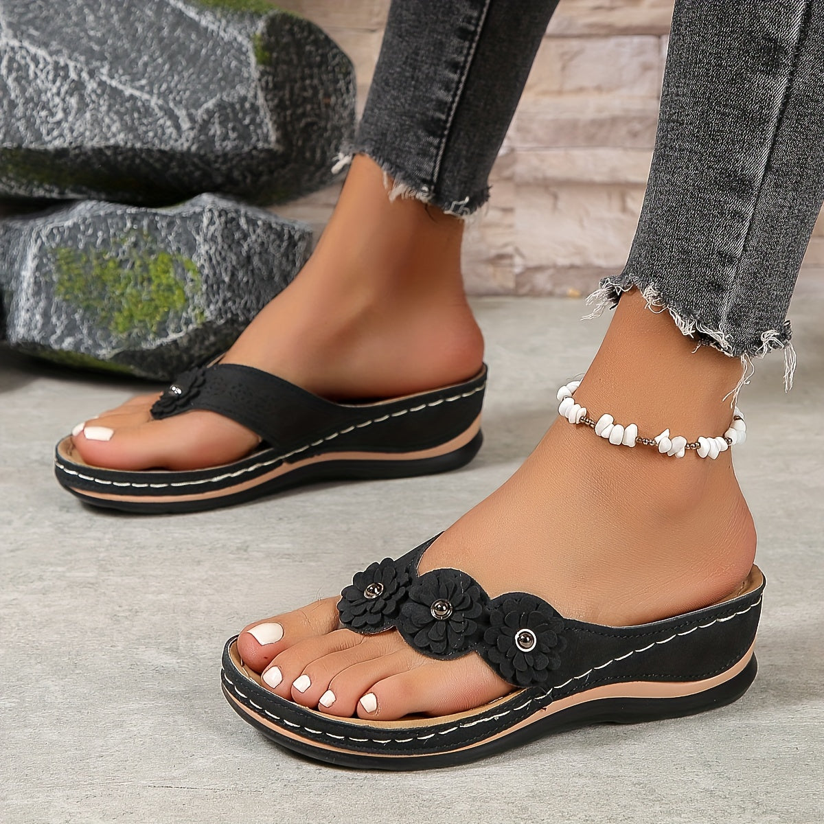 Women's orthopedic sandals with gel sole and wide heel, open toe design