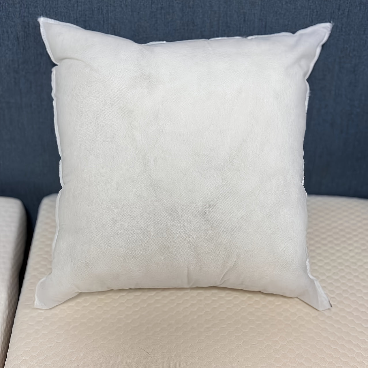 White non-woven pillow inserts 2-pack, high elasticity, for sofa and bed use
