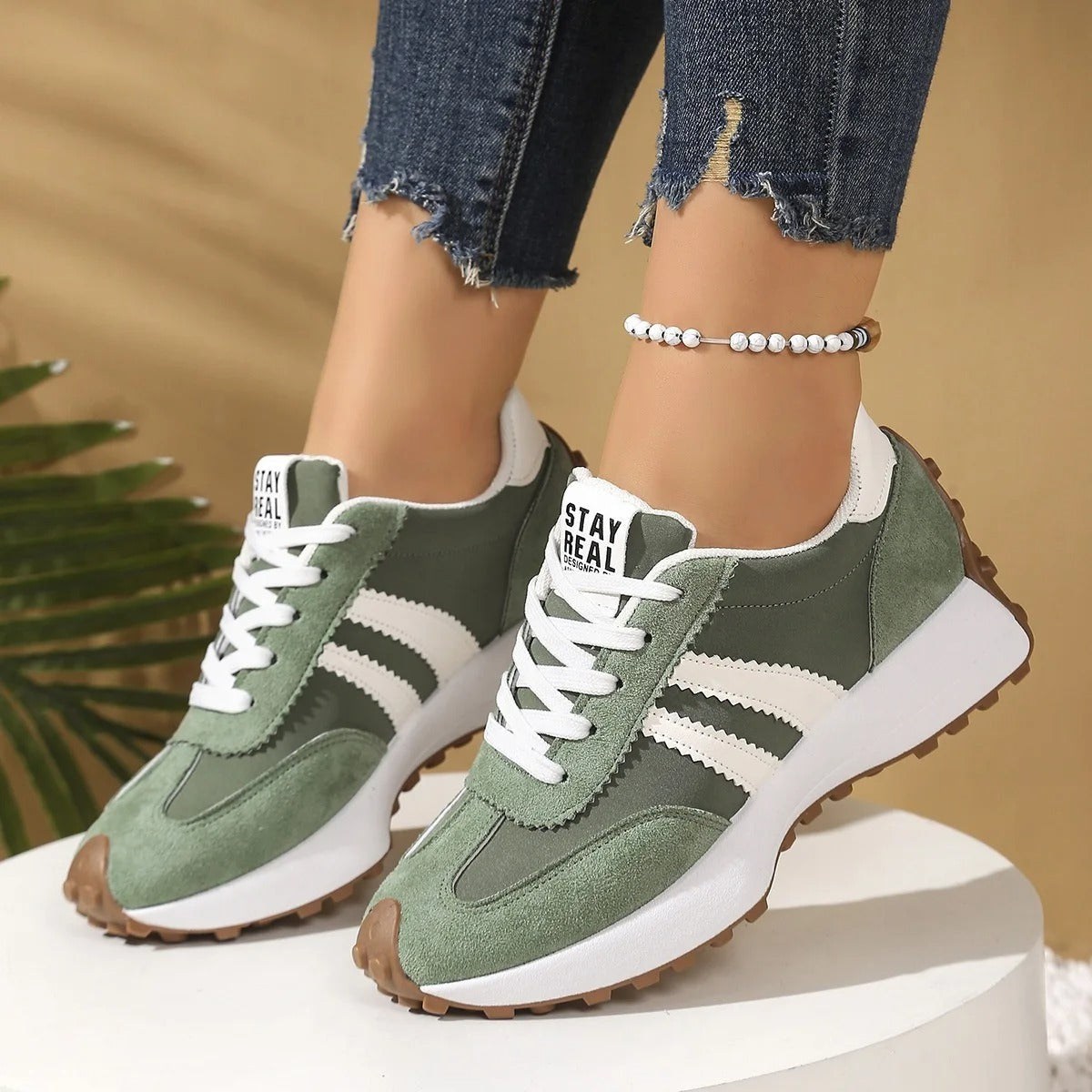 Women retro platform chunky sneakers lace up with contrast stripe detail