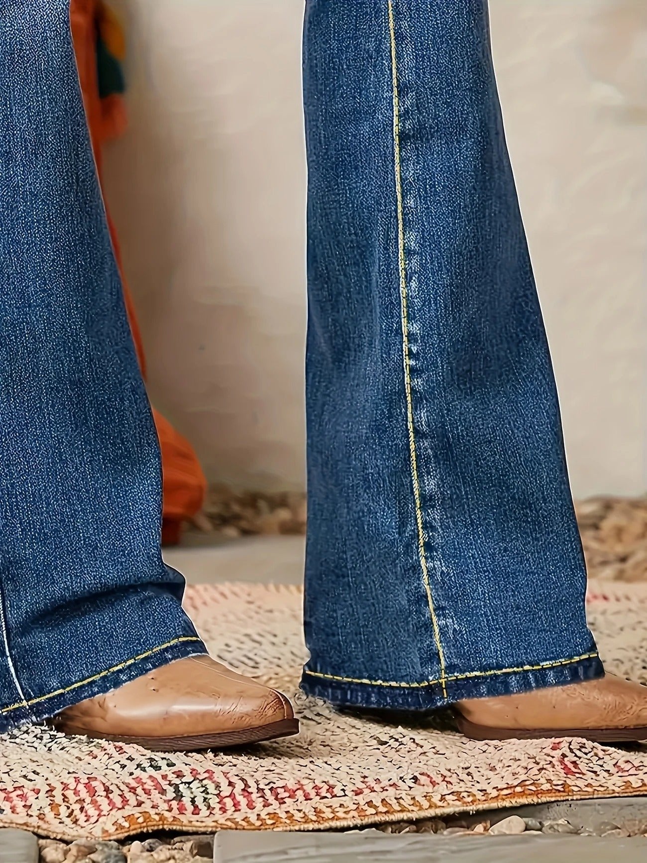 Women's high waist flared jeans figure-hugging fit in blue denim