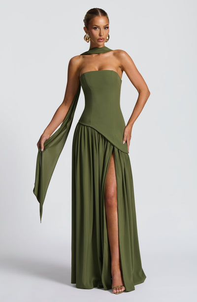 Women's strapless maxi dress with thigh slit and flowy skirt, formal evening style