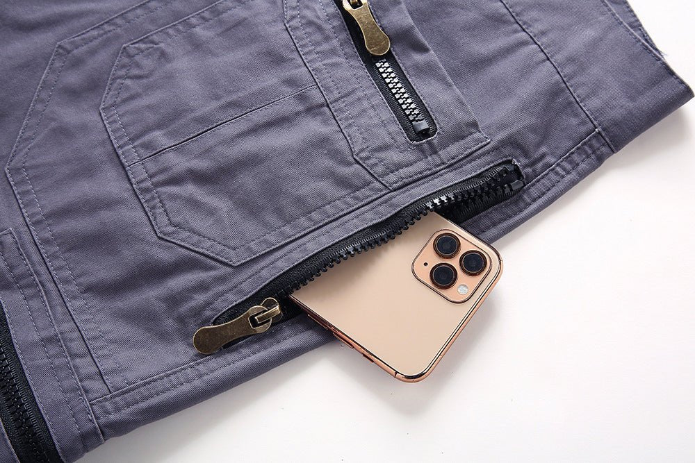 Men cargo shorts with zip pockets in multiple colours