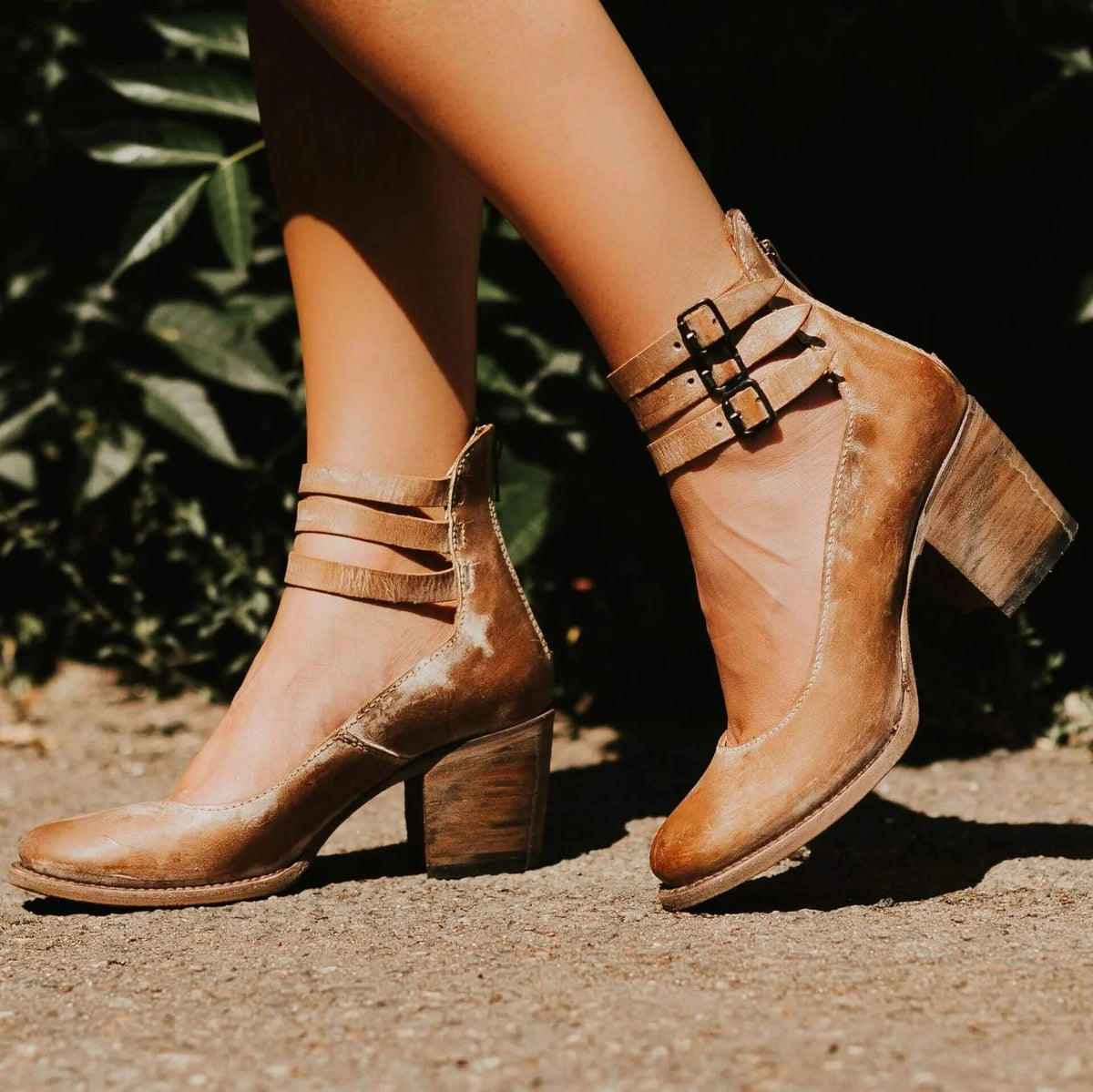 Women vintage heels in black and brown retro style
